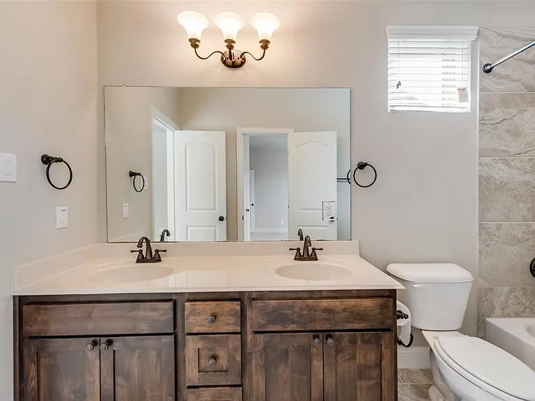 4213 Broadway Ave — Photo 18