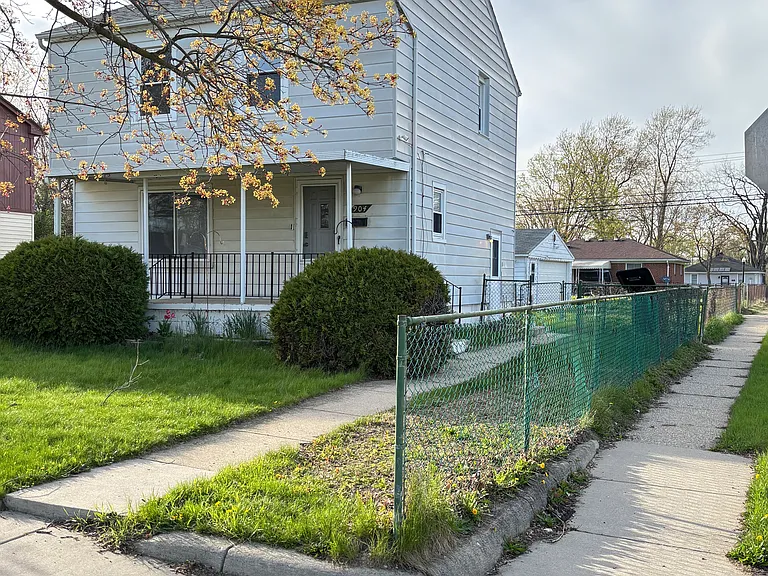 904 Jefferson St — Photo 2