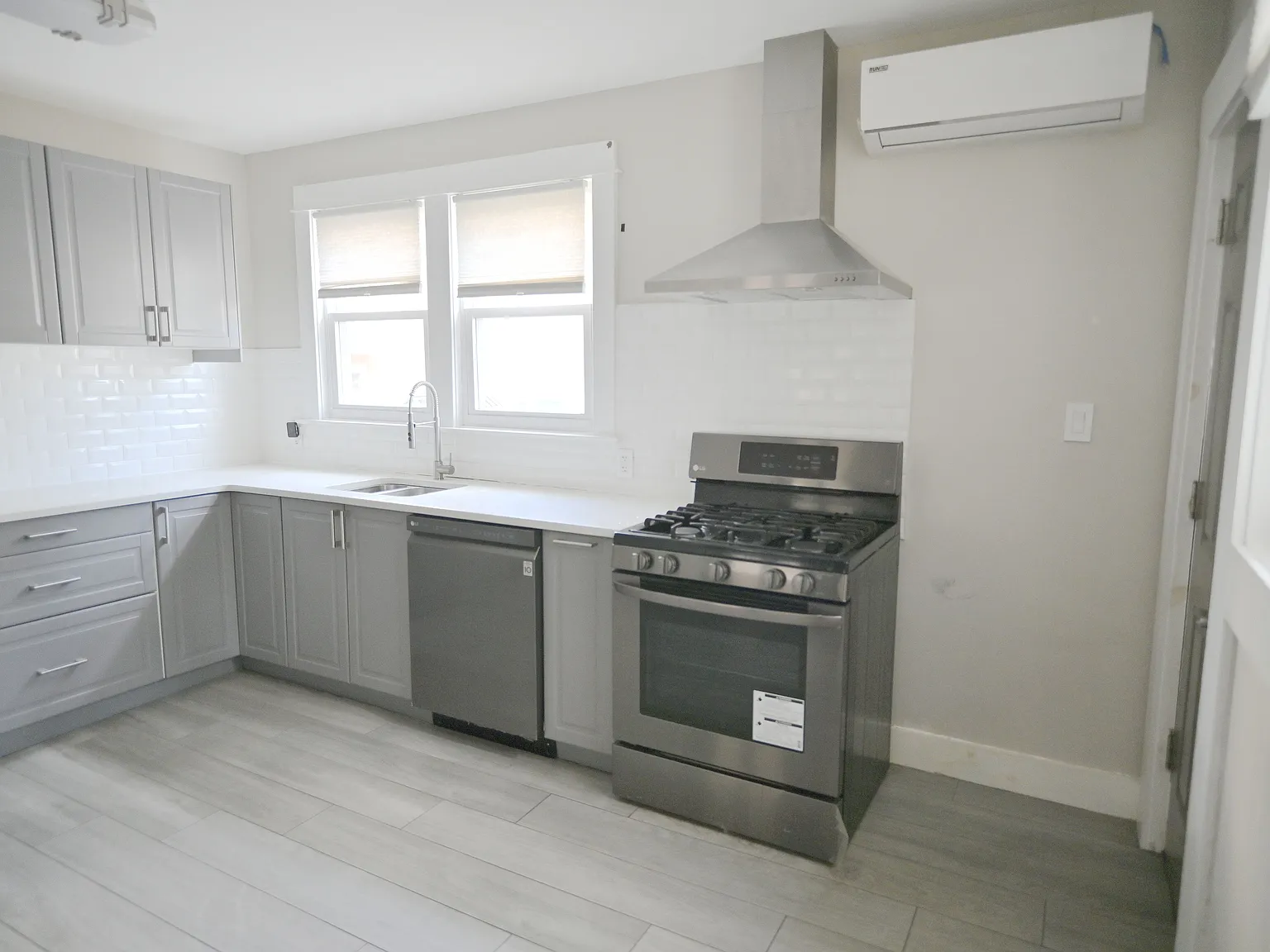 2 bed, $2,850 — Photo 3