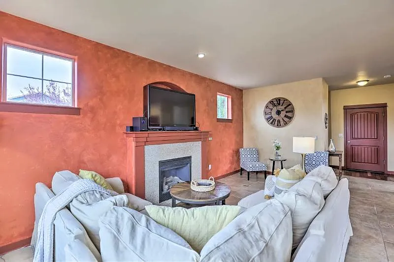 NE Locksley Dr, Bend — Photo 2
