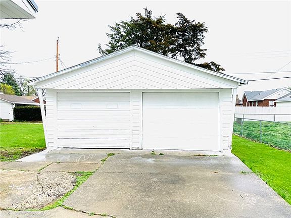 2nd image of 929 Colfax Dr