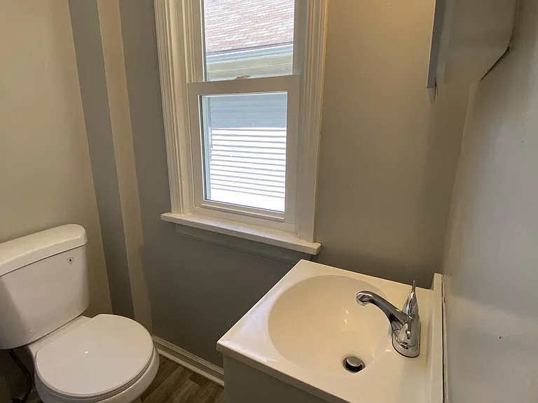 122 Hobart St — Photo 9