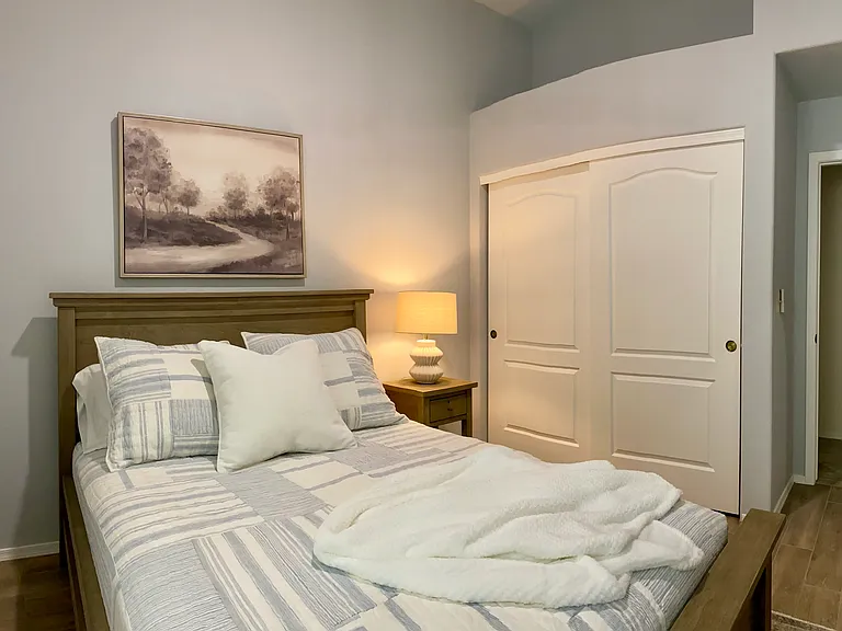 2460 W Catalpa Rd — Photo 25