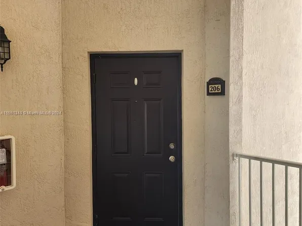 11601 NW 89th St APT 206, Doral, FL 33178