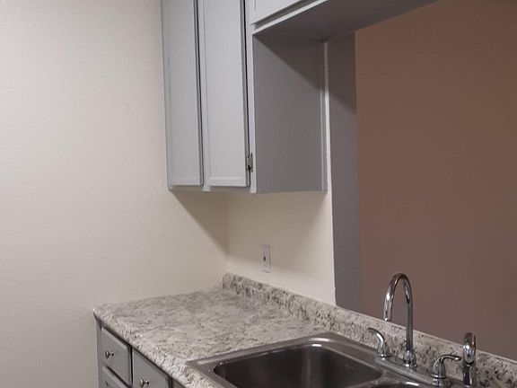 3rd image of 4060 Marlborough Ave APT 8
