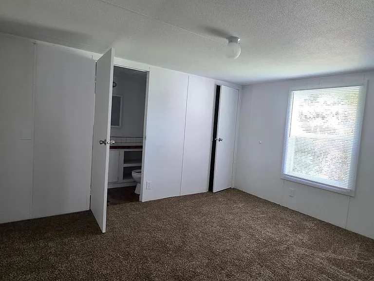 689 Bonfire Dr — Photo 9