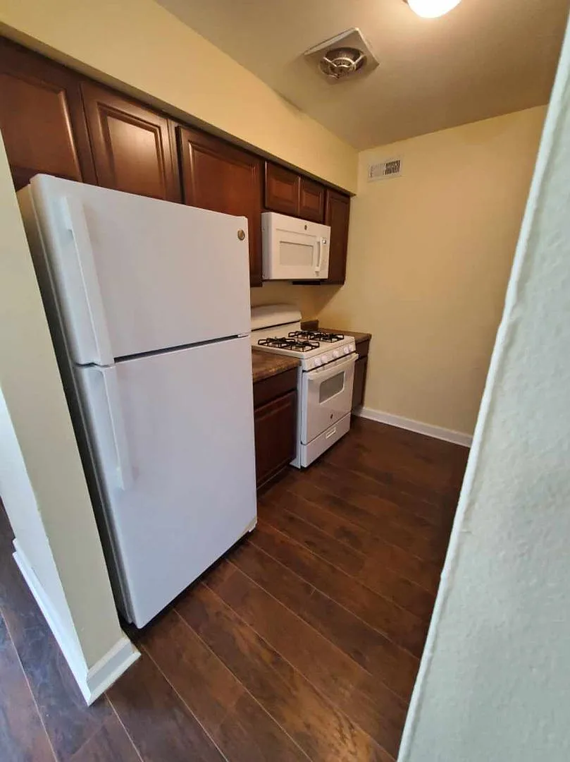 Abbott Acres Apartments — Photo 2
