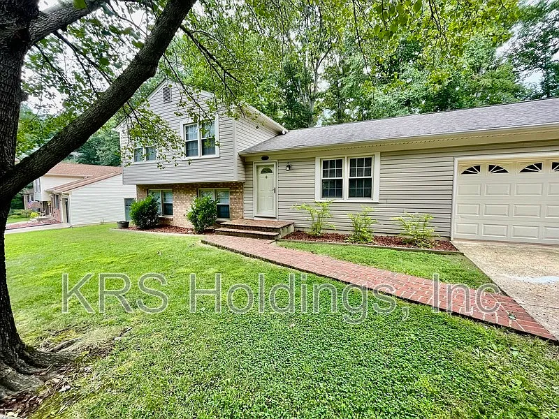 3 bed, 2.0 bath, 1600 sqft, $3,700 — Photo 1