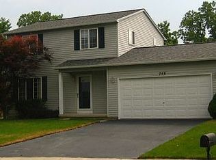 748 Stoney Dr, South Lyon, MI 48178