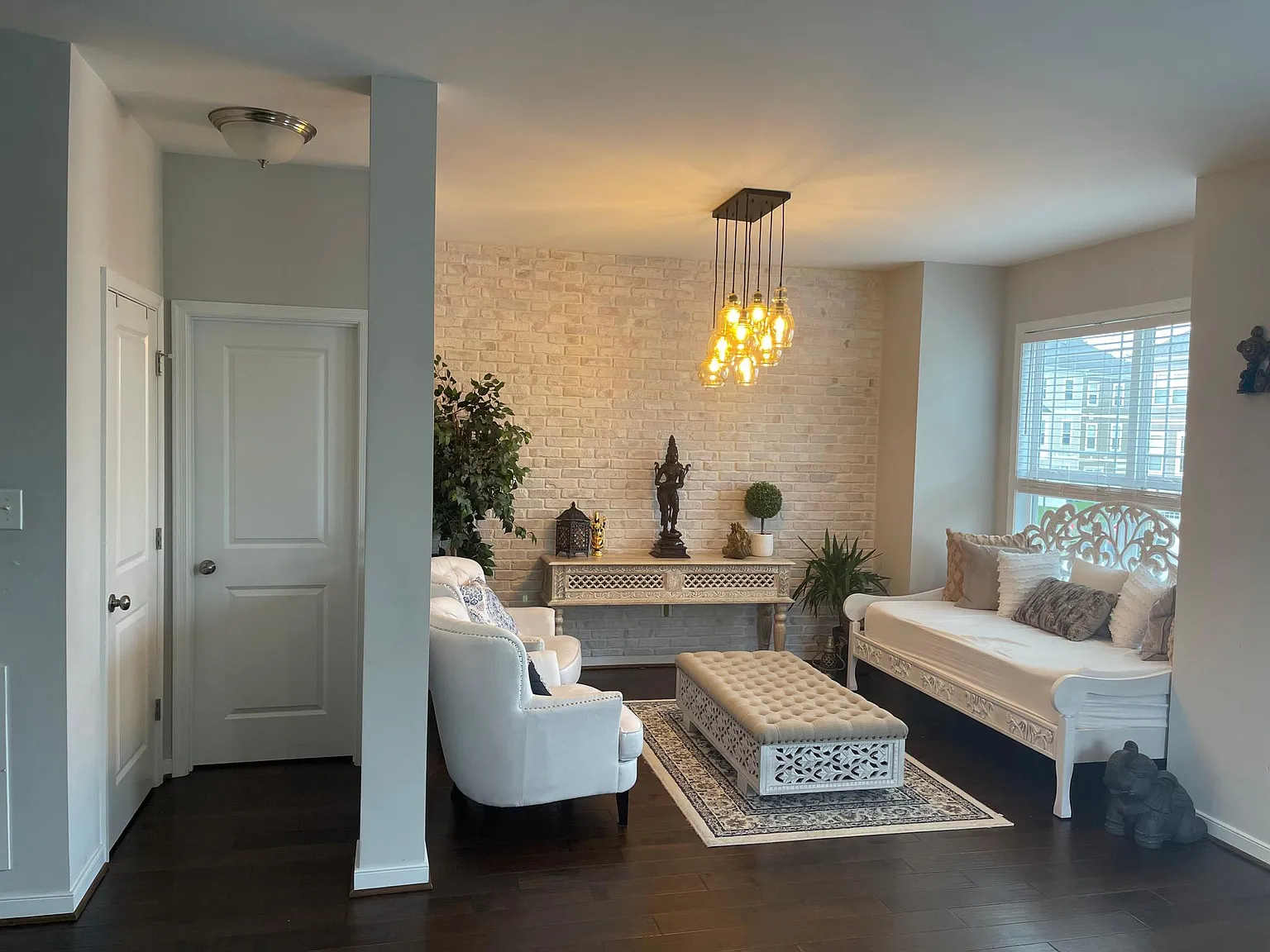 3 bed, 3.5 bath, 2802 sqft, $3,100 — Photo 2
