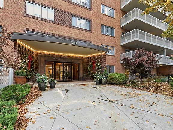 4th image of 310 W 49th St APT 403