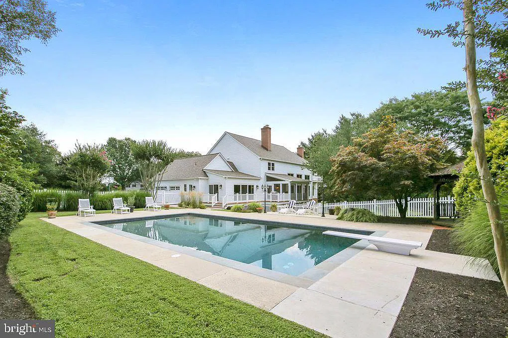 7 bed, 7.0 bath, 6721 sqft, $6,700 — Photo 1