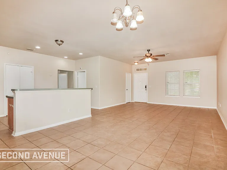 2613 Las Brisas St — Photo 7