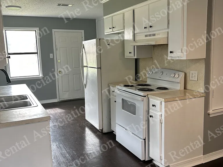 1910 Illinois Ave — Photo 15