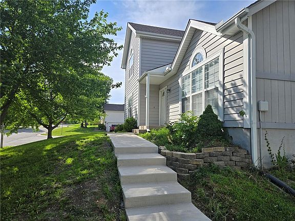 3rd image of 2128 SW British Dr