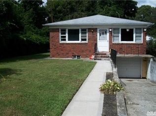 71 Elmwood Ave, Selden, NY 11784