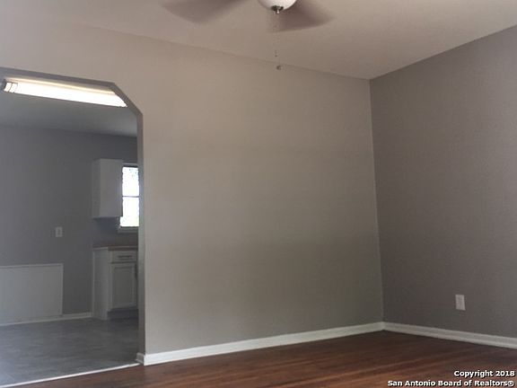 3rd image of 502 Drury Ln