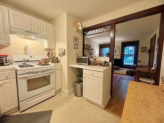 3rd image of 642 Union St #1