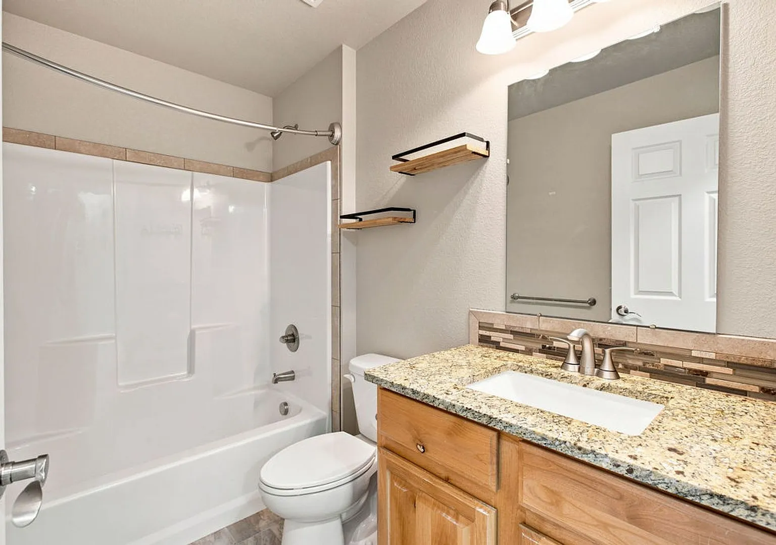 3 Bedroom Ranch in Windsor, Cul-de-Sac — Photo 4