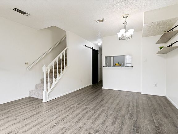 4th image of 634 W Collins St