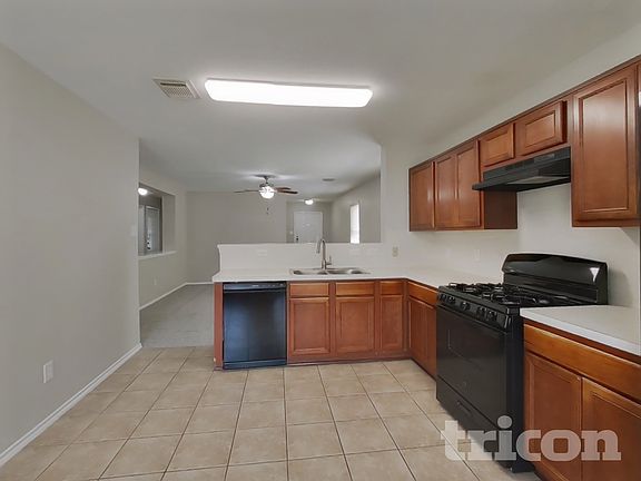 4th image of 20919 Gastonbury Ln