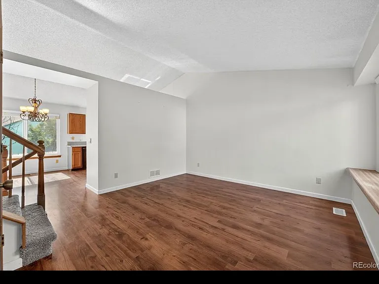 250 Cypress Ln — Photo 7
