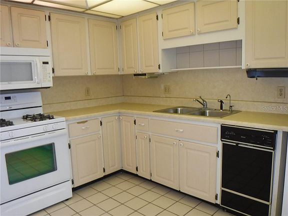 5th image of 5106 Dahlia St N #182