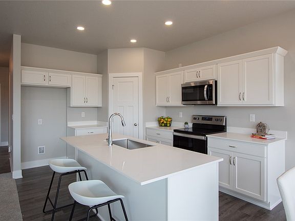 5th image of 615 NE Oakridge Dr
