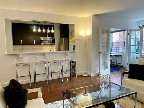5th image of 300 E 71st St APT 5-A