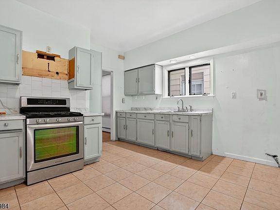 2nd image of 1110 Hampton Pl