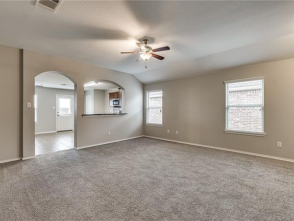 3rd image of 1078 Churchill Dr
