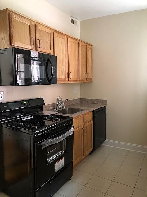 1st image of 1124 W Grace St #2