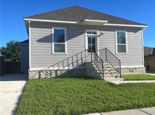 8529 Deerfield Dr, Chalmette, LA 70043