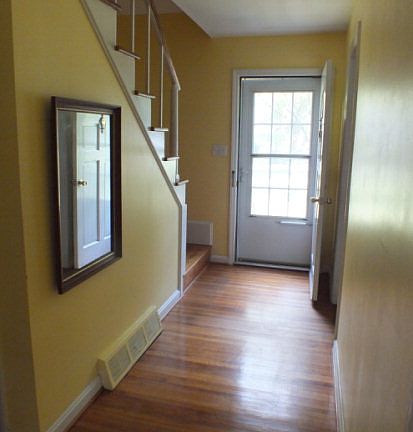 3rd image of 829 Oleander Dr SE