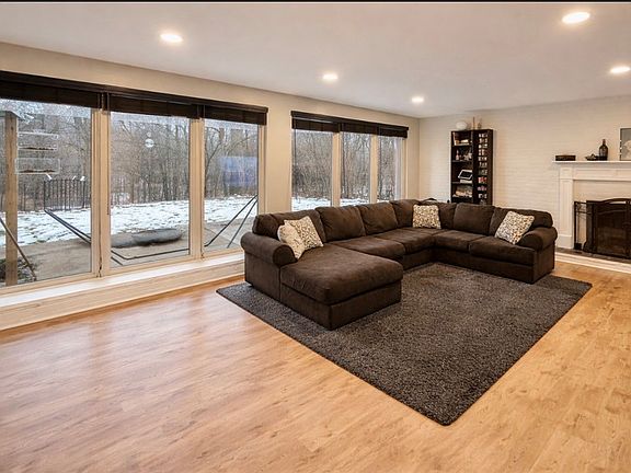 4th image of 1115 Harvard Rd