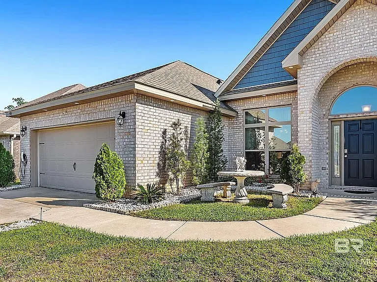 335 Thornhill Cir — Photo 4