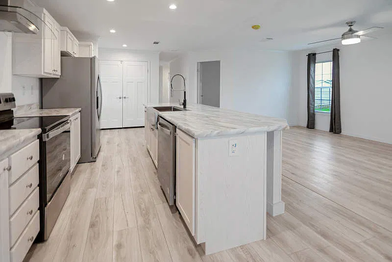 3 bed, 2.0 bath, 1344 sqft, $999 — Photo 4