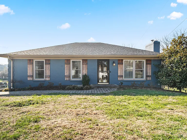 4357 Clemens Dr — Photo 3