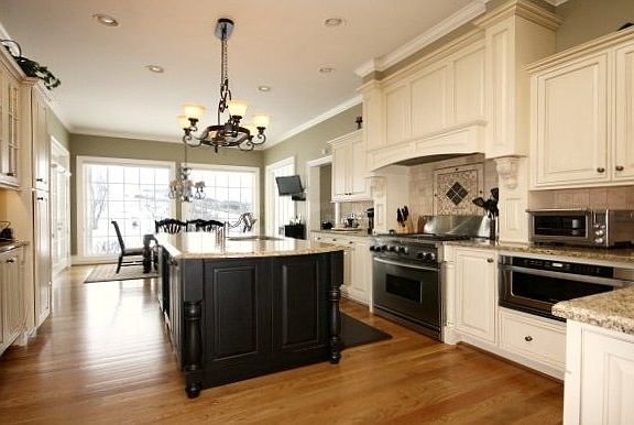 4th image of 23747 Meade Dr