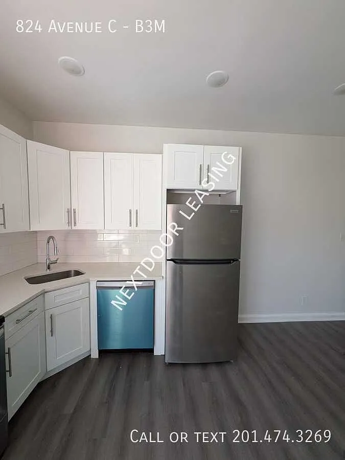 824 Avenue C — Photo 3