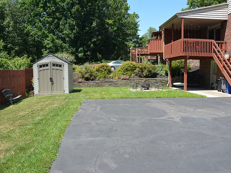 117 Huron Dr — Photo 29