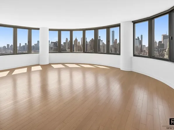 330 East 38th Street image 1 of 8