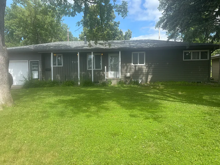 717 Dublin Dr — Photo 1