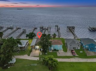 211 Captains Rd, Anahuac, TX 77514