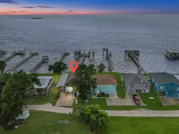 211 Captains Rd, Anahuac, TX 77514