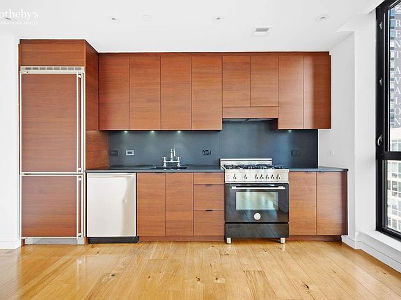 4th image of 540 W 28th St Ph C