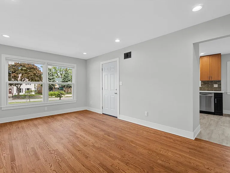 7029 W Hampton Ave — Photo 3