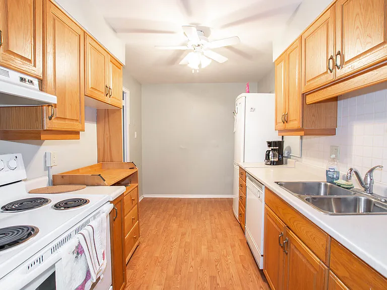 35 Towering Heights Blvd #301 — Photo 9