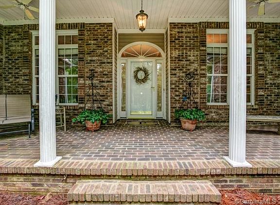 3rd image of 634 Cottonfield Cir