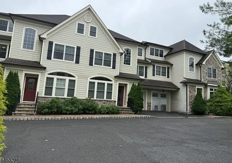 225 Sherman Ave